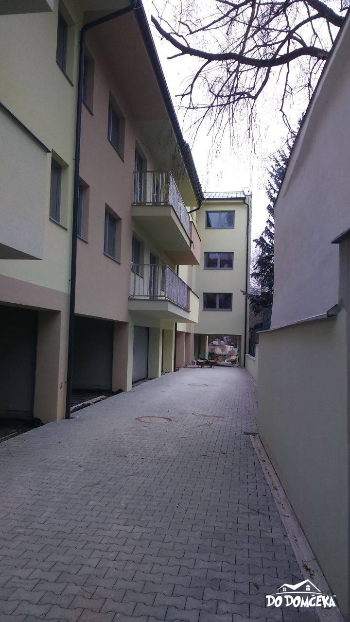 Novostavba, Horná ulica Banská Bystrica
