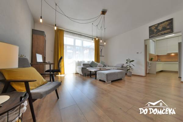REZERVOVANÉ Svetlý 2-izbový byt s lodžiou v tehlovom dome, centrum mesta Banská Bystrica